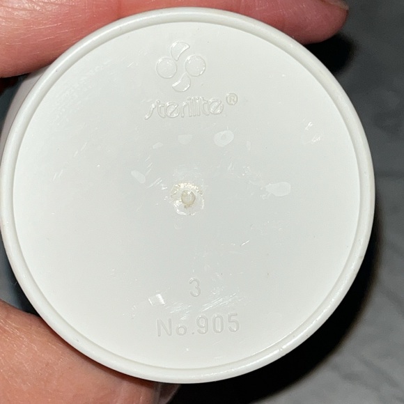 Mushroom salt and pepper 70s shakers plastic by sterilite some signs of wear - Picture 4 of 12